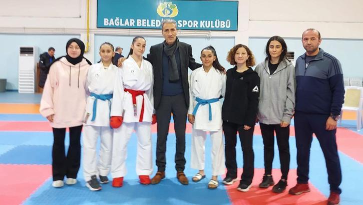 Kız karate takımı 4 altın madalya ile rekor kırdı, Diyarbakır şampiyonu oldu