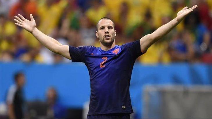 Stoper adayına Sneijder kefil oldu