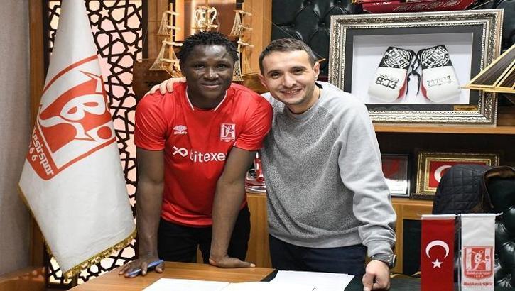 Balıkesirspor, Peter Ambrose ile profesyonel sözleşme imzaladı