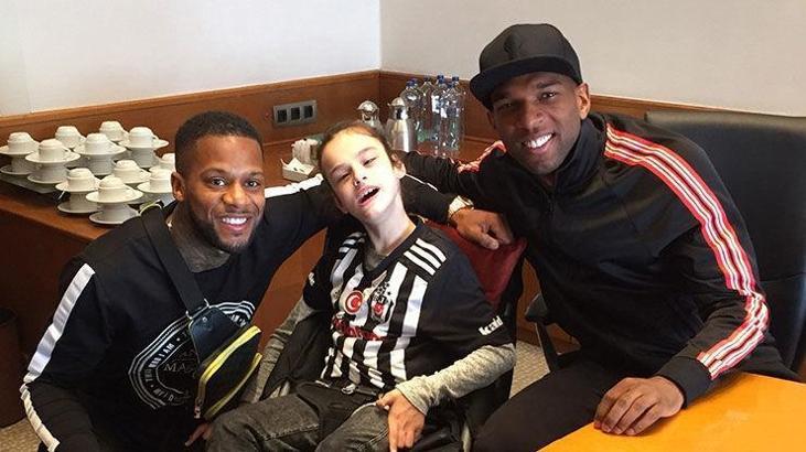 Ryan Babel ve Jeremain Lens'ten örnek davranış!