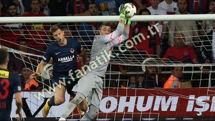Muslera: Hazır kalecilerimiz var gözüm arkada değil