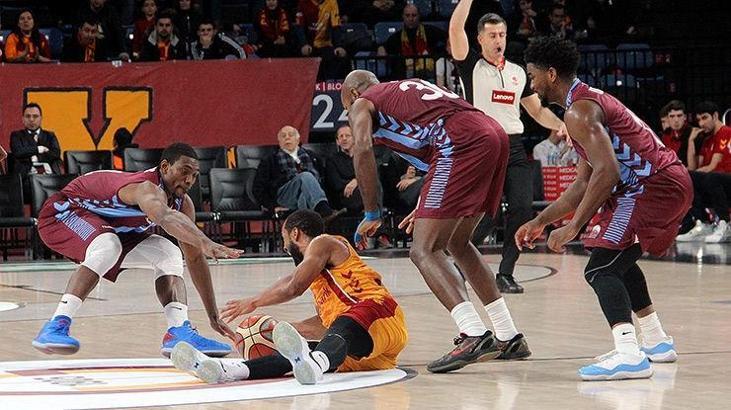 Trabzonspor maça çıkmama kararı alan yabancı oyuncularla yollarını ayırdı