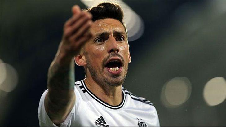Beşiktaş'ı çileden çıkaran hakem kararları