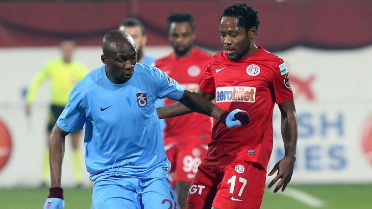 Trabzonspor'da Mbia sürprizi