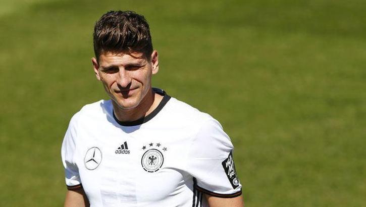 Mario Gomez üç kulüpten sorumlu direktörlük yapacak