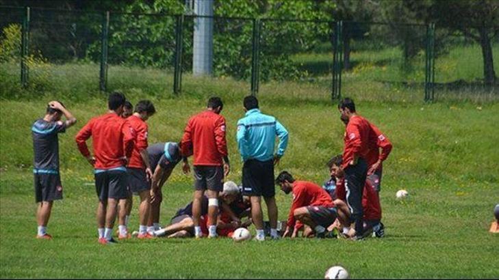 Fenerbahçe'nin eski futbolcusu, sahada kalp spazmı geçirdi