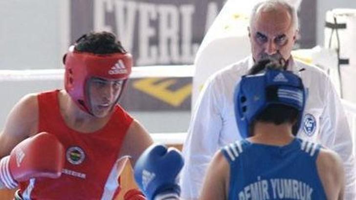 Genç boksör ringde fenalaştı