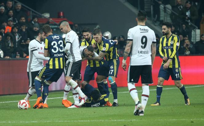 Beşiktaş-Fenerbahçe derbisinde olay! Quaresma yumruk attı
