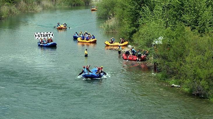 Dünya şampiyonu raftingciler zirveyi bırakmak istemiyor