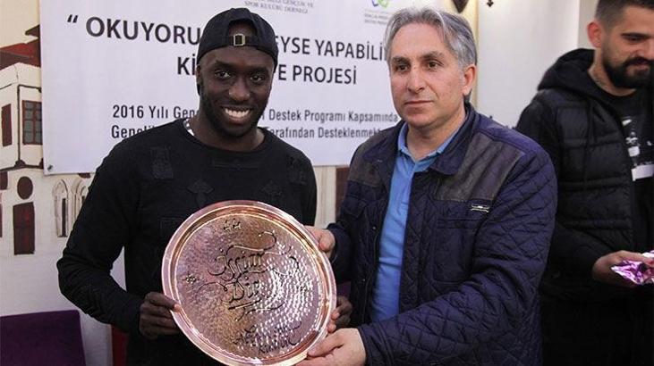 Yeni Malatyasporlu Aytaç Kara ve Issiar Dia gençlerle buluştu