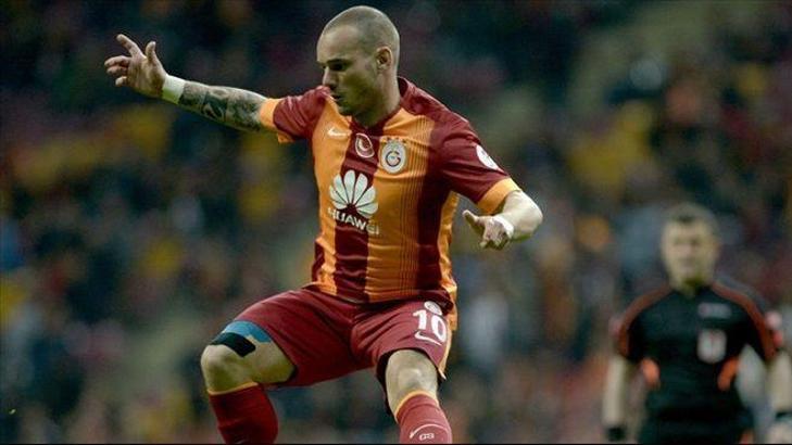 Sneijder: Sözleşmeyi değil iki kupayı düşünüyorum