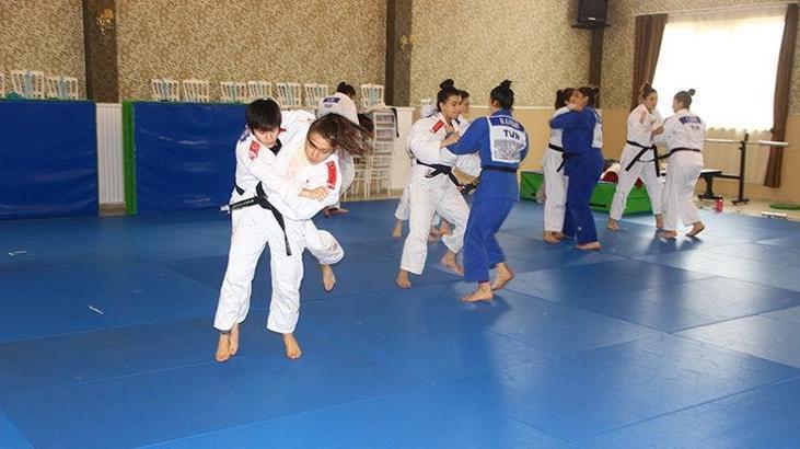 Judo Büyük Kadınlar Milli Takımı Kazdağları'nda kamp yapıyor