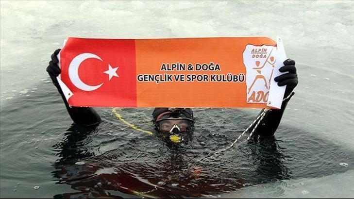 Buz altında 15 dakika!