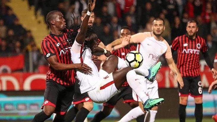 Gomis atamadı! Aslan sustu