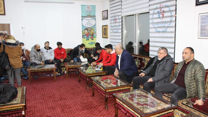 Federasyon Başkanı Eroğlu'dan kazazede güreşçilere moral