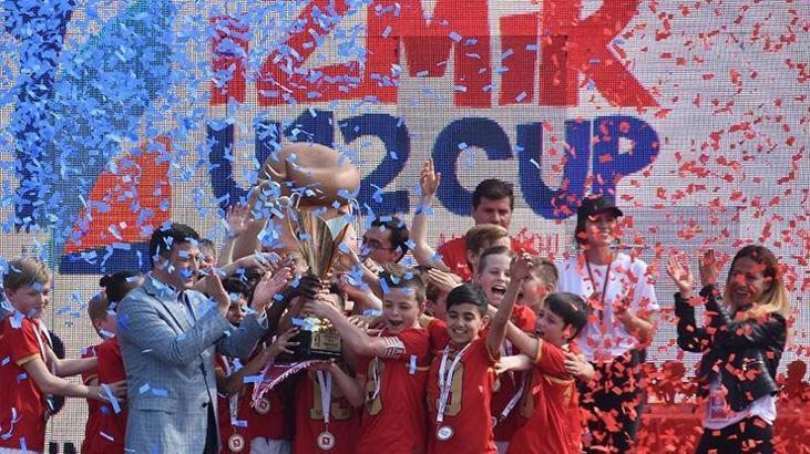 U12 İzmir Cup'ta Hollanda derbisinin şampiyonu Az Alkmaar