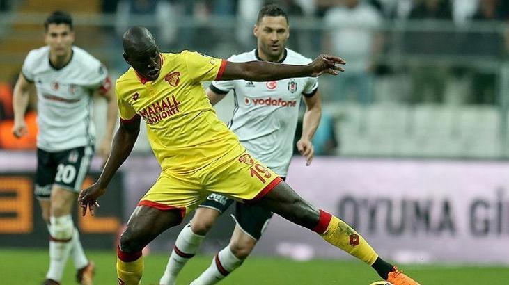 Demba Ba direkten döndü
