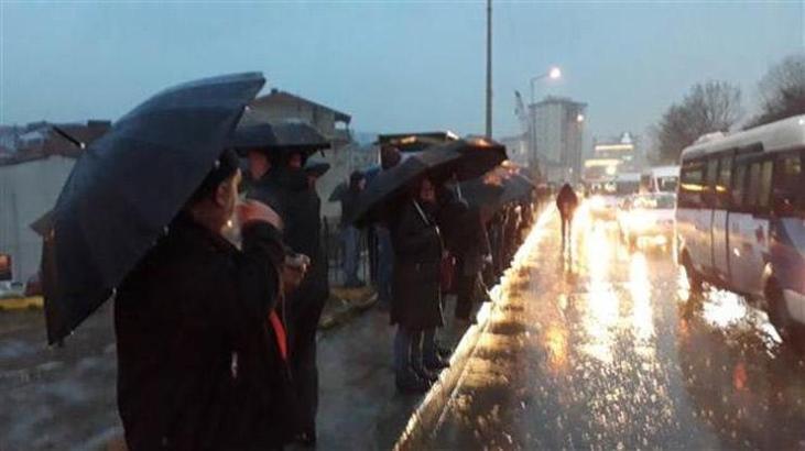 İstanbul'da yağmur trafiği... Yoğunluk yüzde 70'e ulaştı