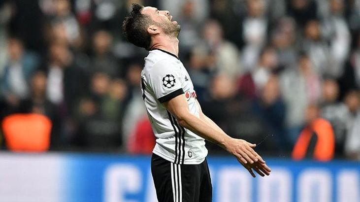 Son dakika! Beşiktaş'a Gökhan Gönül'den kötü haber