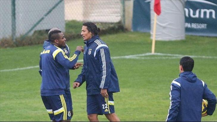 Emenike - Alves arasında gerginlik