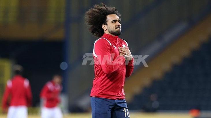 Fenerbahçeli taraftarlardan Sadık Çiftpınar'a sevgi gösterisi