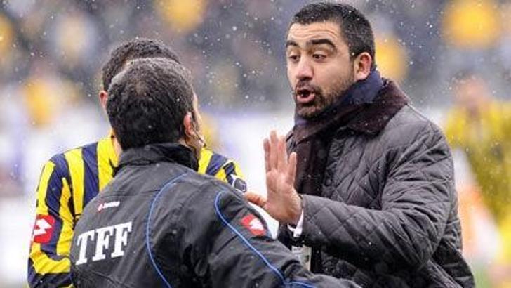 Ümit Özat'a saldırı