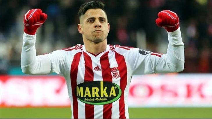 Beşiktaş'ta Cicinho harekatı