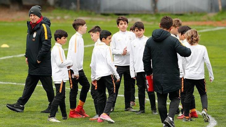 Florya'da Fatih Terim kontrolü ele aldı