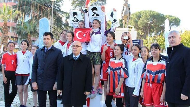 Ata'yı anmak için koştular