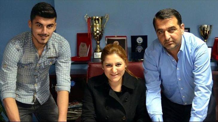 Emre'den Demir'e 4 yılık imza