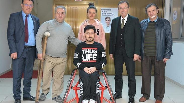 Milli takım hayali kuran oyuncuya tekerlekli sandalye hediyesi