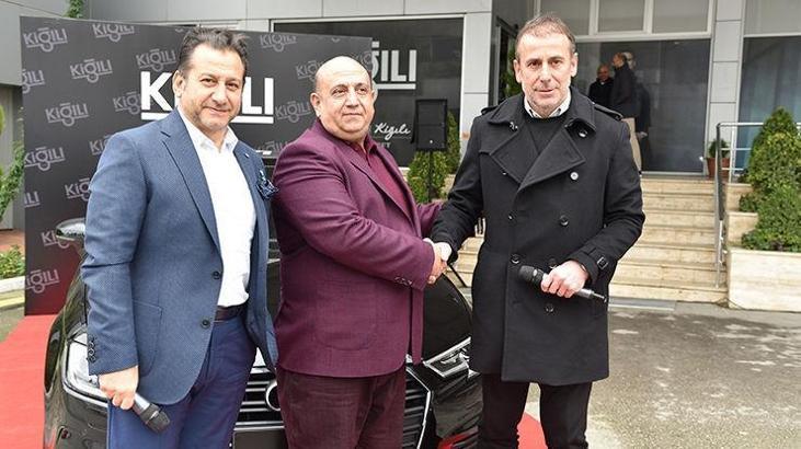 Kiğılı talihlisi Audi A3'ünü Abdullah Avcı'dan teslim aldı