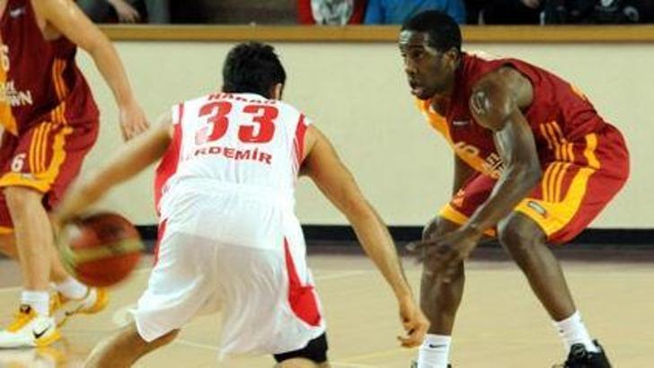 Cim Bom son saniyede kaybetti: 75-74