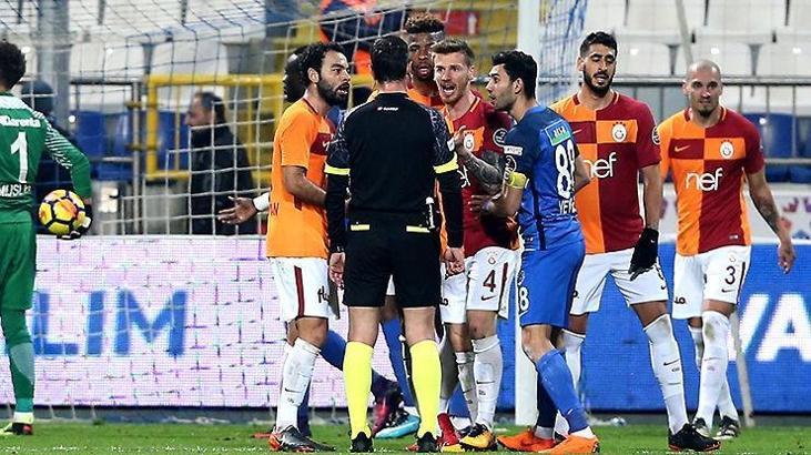 Galatasaraylı yöneticiler isyan ediyor: Bu da mı tesadüf...