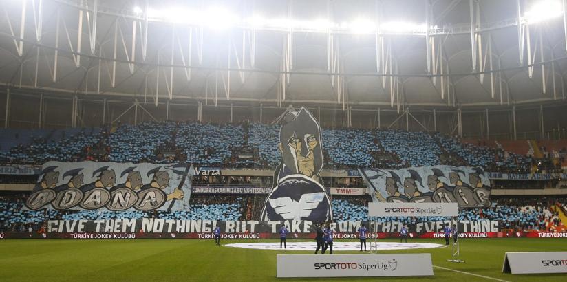 Adana'da tribün şov!