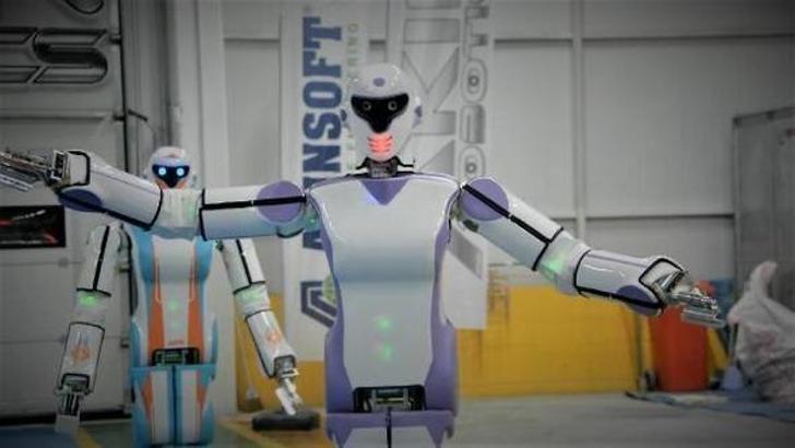 İzle- Robotlar 'Erik Dalı' oynadı!