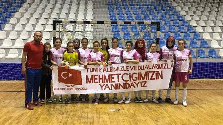 Küçük kız takımından Mehmetçiğe destek