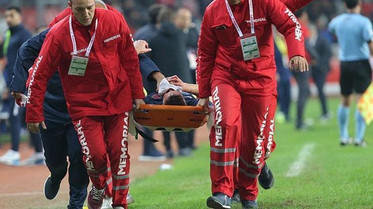Fenerbahçe takım doktoru Burak Kunduracıoğlu hemen Chico'ya koştu!