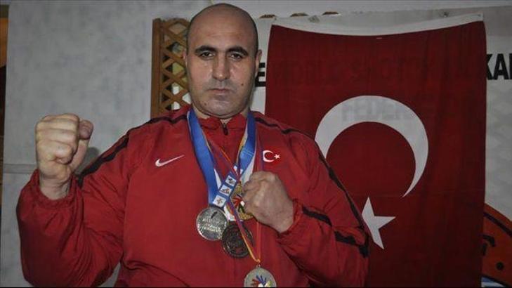 Evinin bodrumunda hazırlanıyor