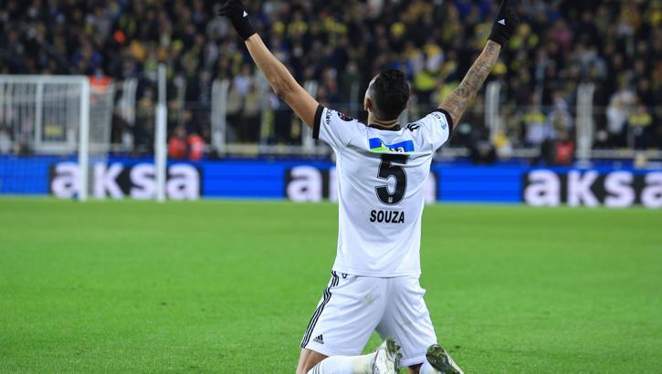 Beşiktaşlı Josef de Souza'dan bir ilk