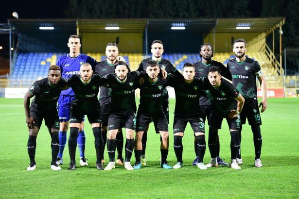 Denizlispor evinde çıkış arıyor