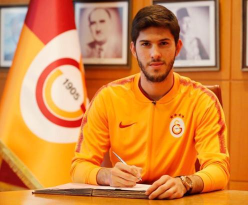 Galatasaray'dan 4 imza birden! Batuhan Şen kimdir? Kaç yaşında?