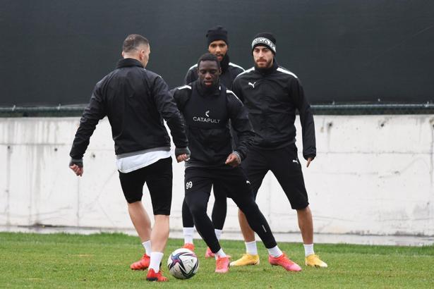 Manisa Futbol Kulübü, 2 eksikle Tuzlaspor karşısında