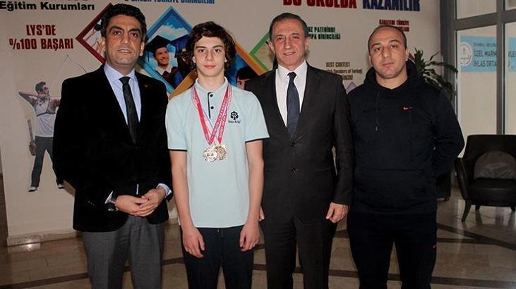 İhlas Koleji öğrencisi yüzmede Türkiye şampiyonu
