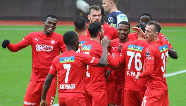 Sivasspor'un 6. galibiyeti Kasımpaşa deplasmanında geldi