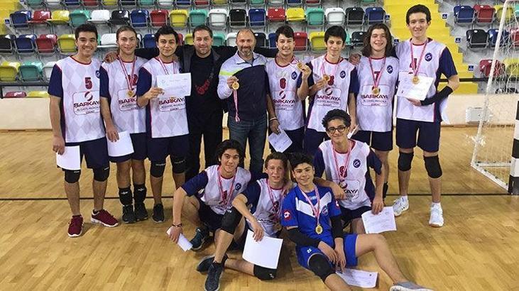 Burhaniyeli gençler Voleybolda Balıkesir'i temsil edecekler
