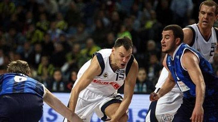 Fener liderliği bırakmadı: 83-68