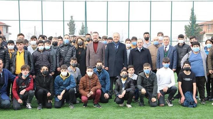 Suluova Belediyesi'nden iki liseye halı saha