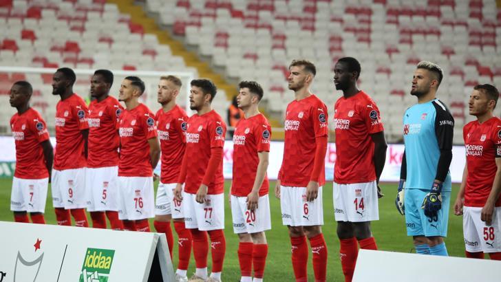 Sivasspor'da 2 futbolcu ceza sınırında