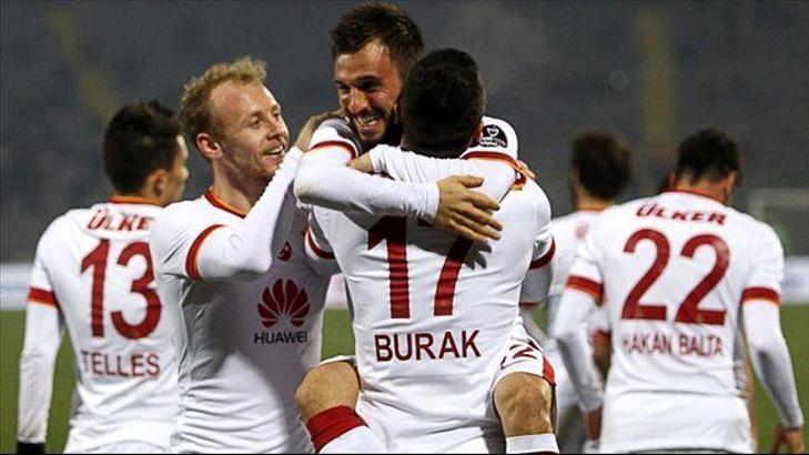 Galatasaraylı futbolculara yılbaşı hediyesi